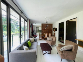 King's Horse Villa, Kuruwita